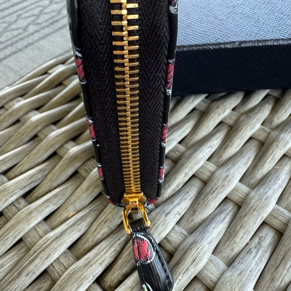 PRADA Logo Heart Vitello Move Zip Around Long Wallet Black - Picture 6 of 17